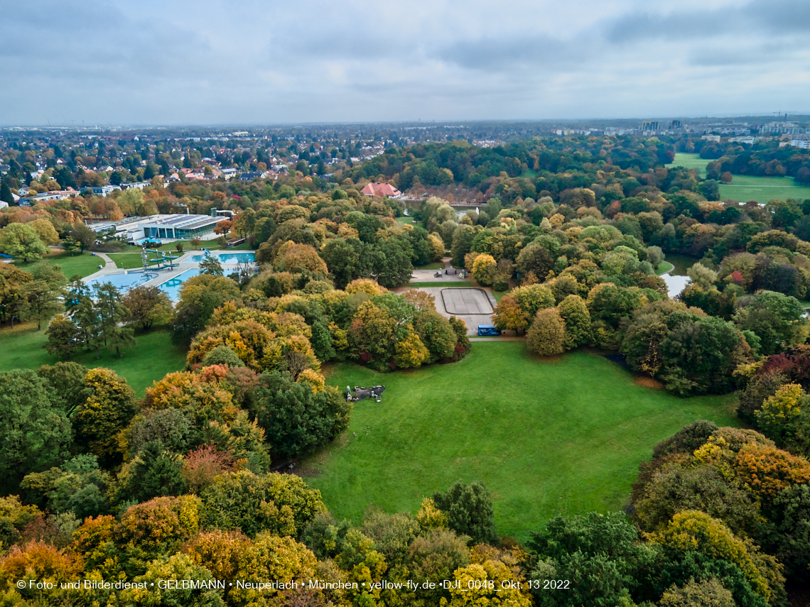 13.10.2022 - Der Ostpark mit See und Biergarten in Neuperlach